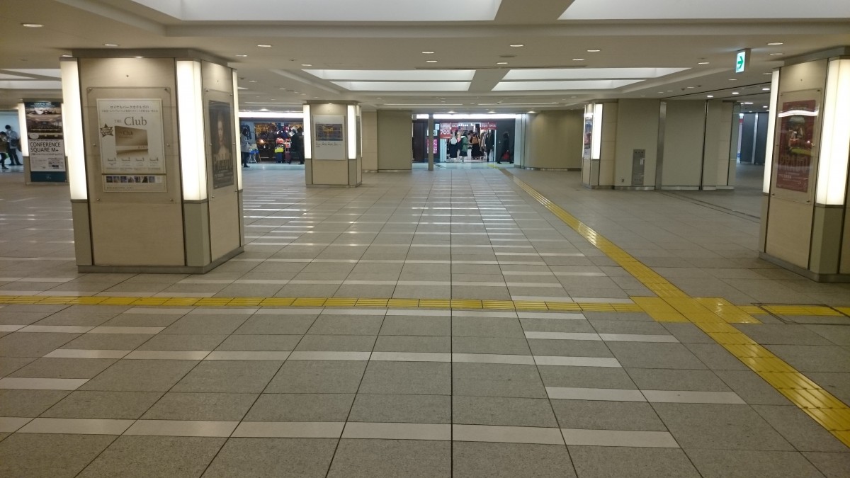 行幸地下通路を抜けて東京中央口：中央方面