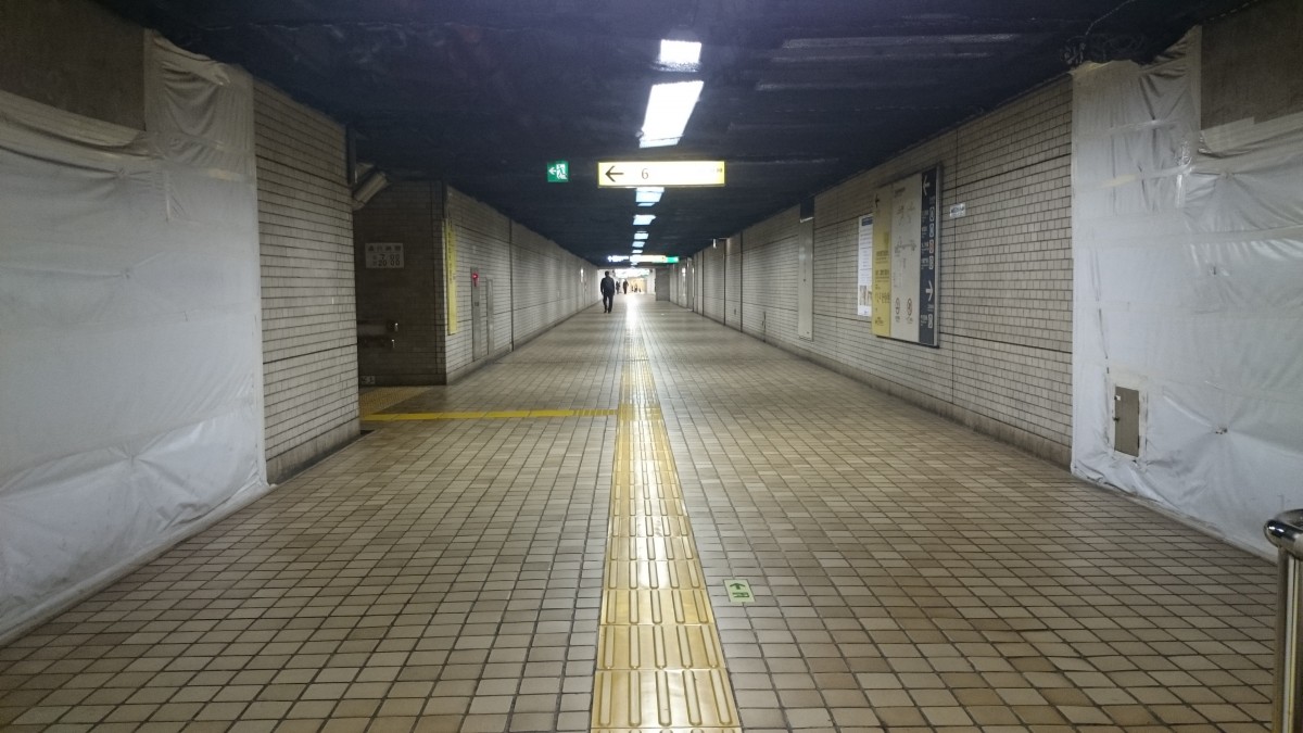 二重橋前：JR東京駅方面改札外の地下道